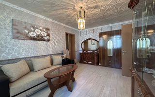 Apartament cu 3 camere  | 55 mp | Centru  |  Comison 0 - Poză 1