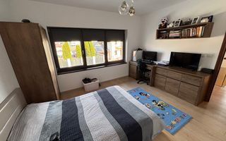 Casa generoasa LA CHEIE, curte 200 mp in Selimbar - Poză 28