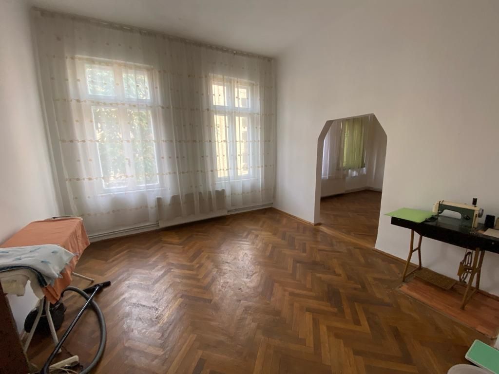 De vanzare apartament 4 cam. in vila 140 mp si curte 170 mp ultracentral sect 5 - Poză 4