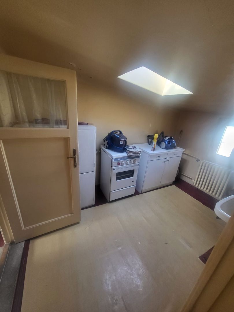 Vanzare Casa vintage 4 camere, curte proprie, centrala, garaj , Vatra Luminoasa - Poză 13