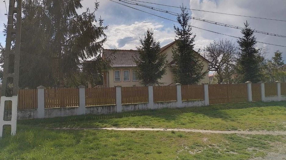 Vand casa in Acas judetul Satu Mare 136 mp si teren 710 mp - Poză 8