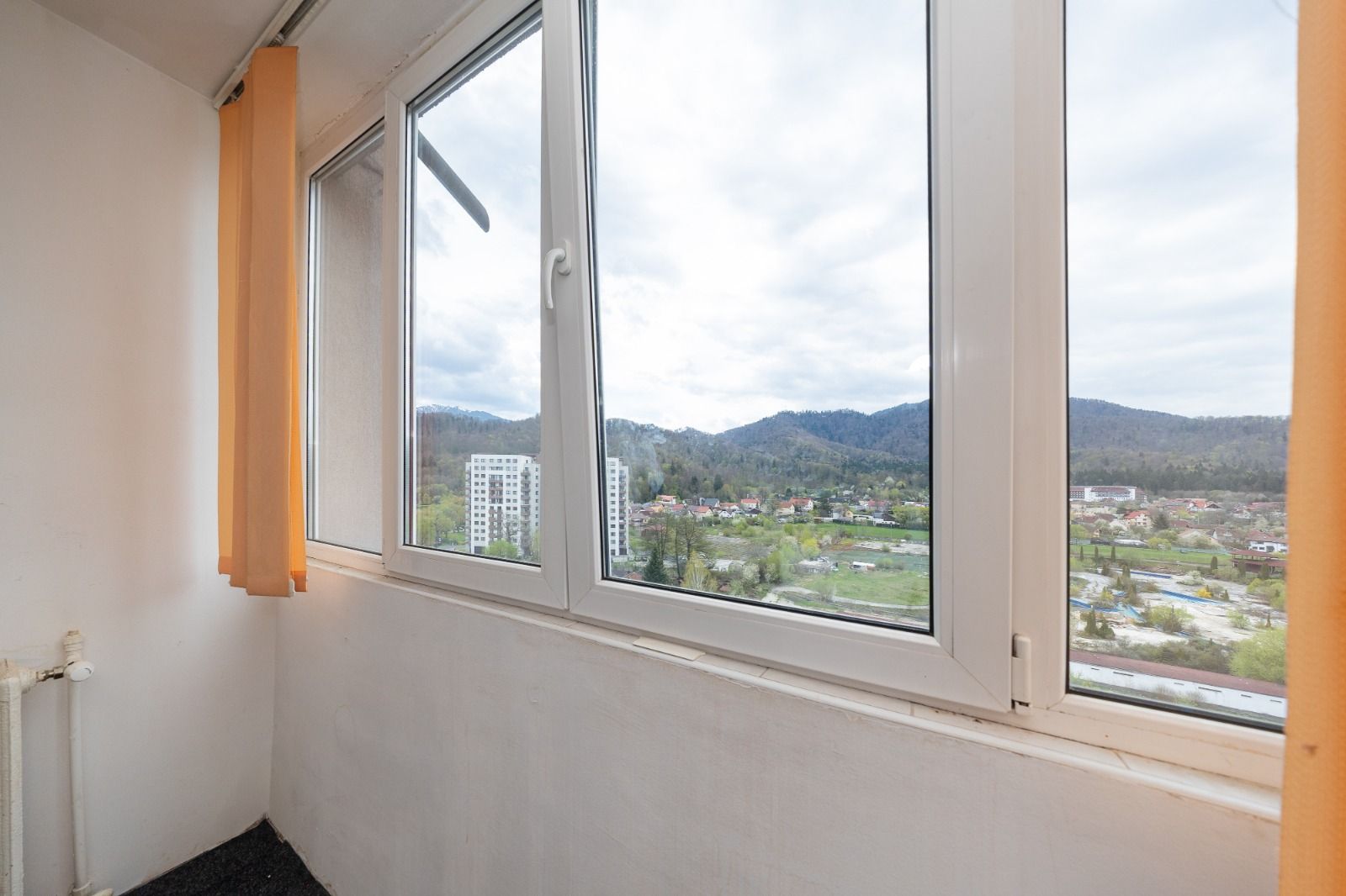 Apartament 3 camere | Vedere Lacul Noua - Poză 2