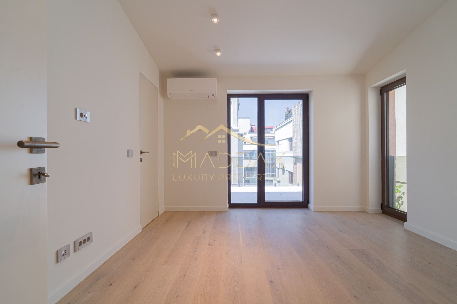 Vila Unica Noua cu 8 camere *300mp* /fotovoltaice si pompa cladura// Dorobanti - Poză 10