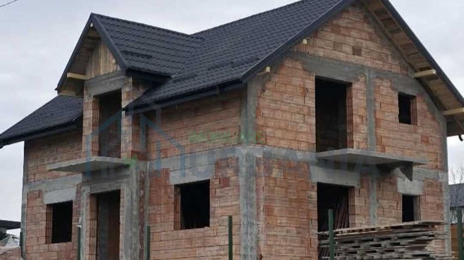 Casă modernă de vânzare în Chicerea, Tomești | 4 camere, 3 băi | 139 mp - Poză 4