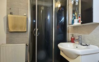 Oportunitate - Apartament cu trei camere in vila, zona Tractorul 70 mp - Poză 9