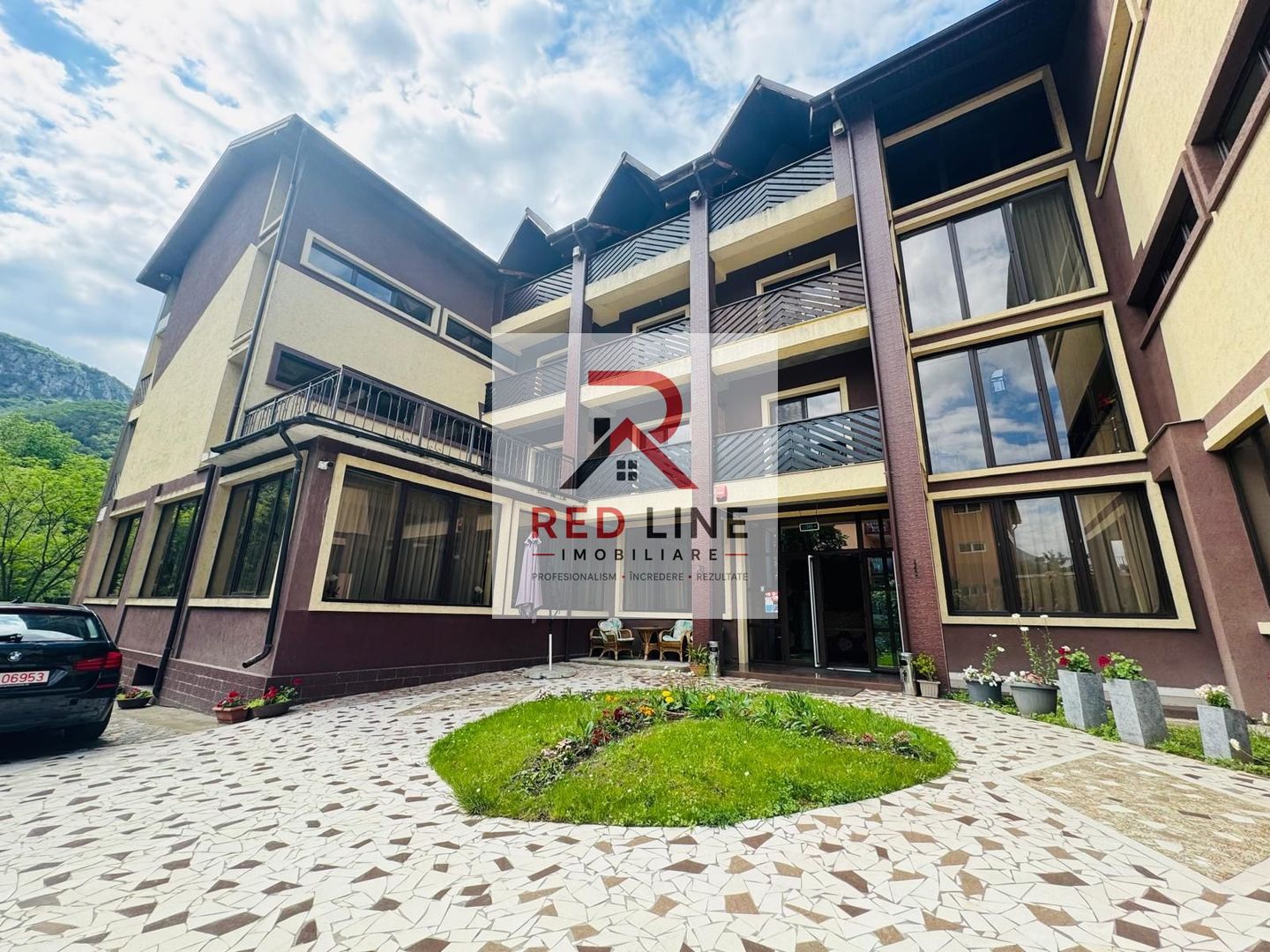 HOTEL 33 CAMERE | 2.100 MP CONSTRUIȚI | TEREN 1.000 MP | RESTAURANT - Poză 1
