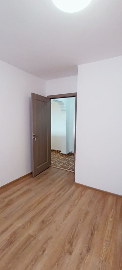Apartament cu 2 camere decomandate, in cartierul Astra-Mercur - Poză 10