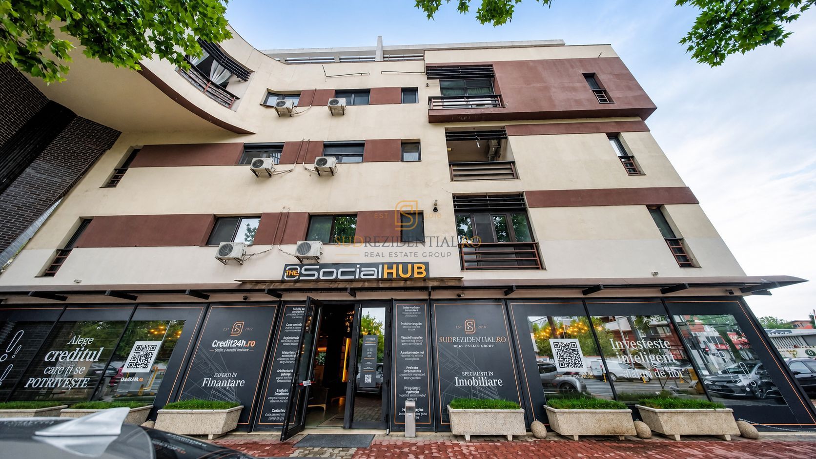Apartament 3 camere, complet mobilat, decomandat, etaj intermediar - Poză 3