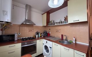 Apartament de 2 camere, decomandat, 54 mp, 2 parcari, zona Garii - Poză 3