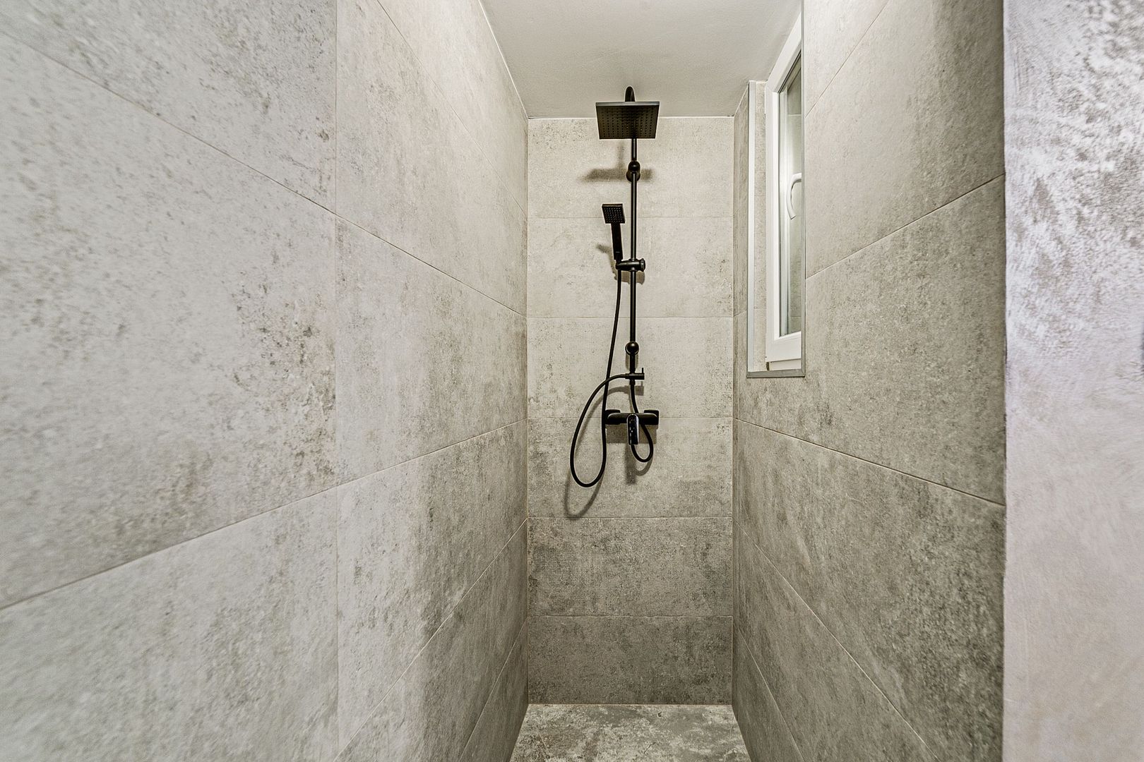 Apartament spațios în zonă centrală - Poză 9