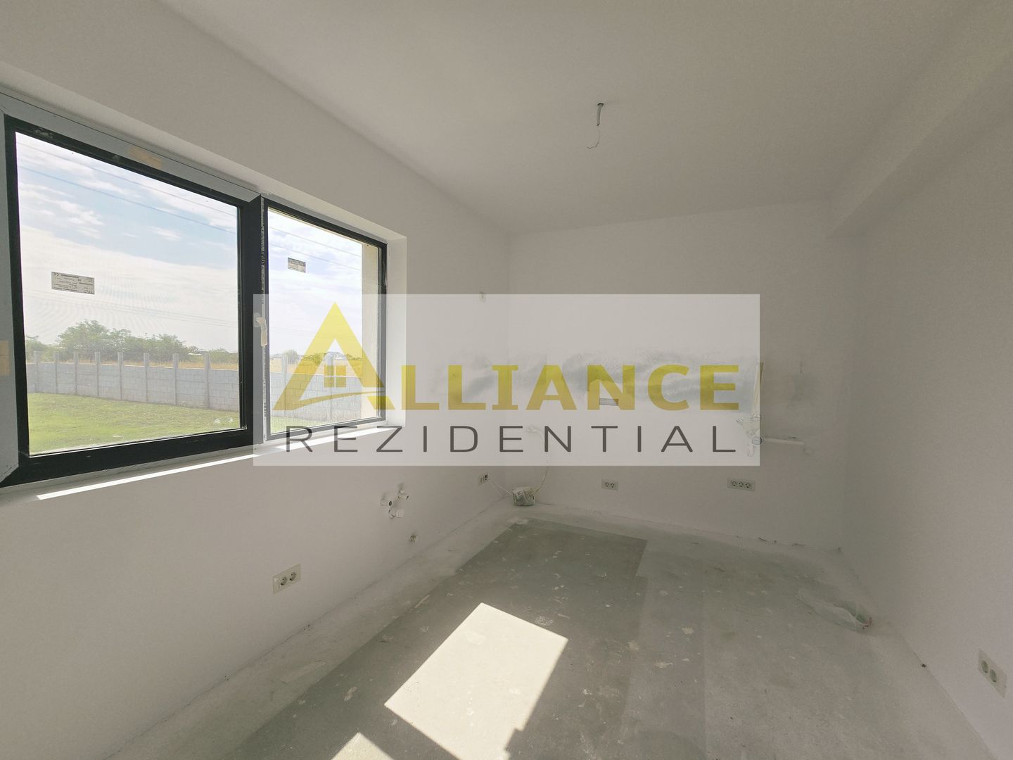 Vila individuala-280m de Lidl-760mp teren-beci-pod-gazon - Poză 2