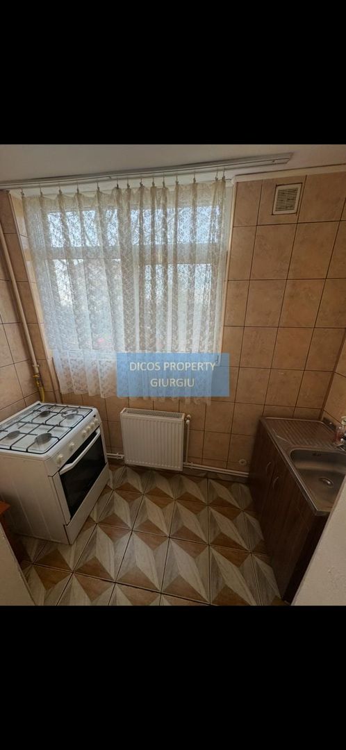 De Vânzare - Apartament 3 Camere, Strada Decebal - Poză 4