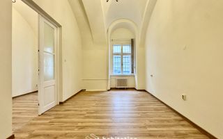 Birou renovat situat in Piata Unirii - Tribunal - Poză 11