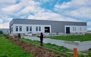 Hala industriala, 1300 mp construiti, 3000 mp teren, toate utilitatile - Poză 4