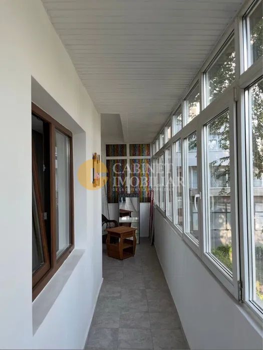 3 camere spațioase, 2 băi, balcon mare – zonă centrală excelentă! - Poză 8