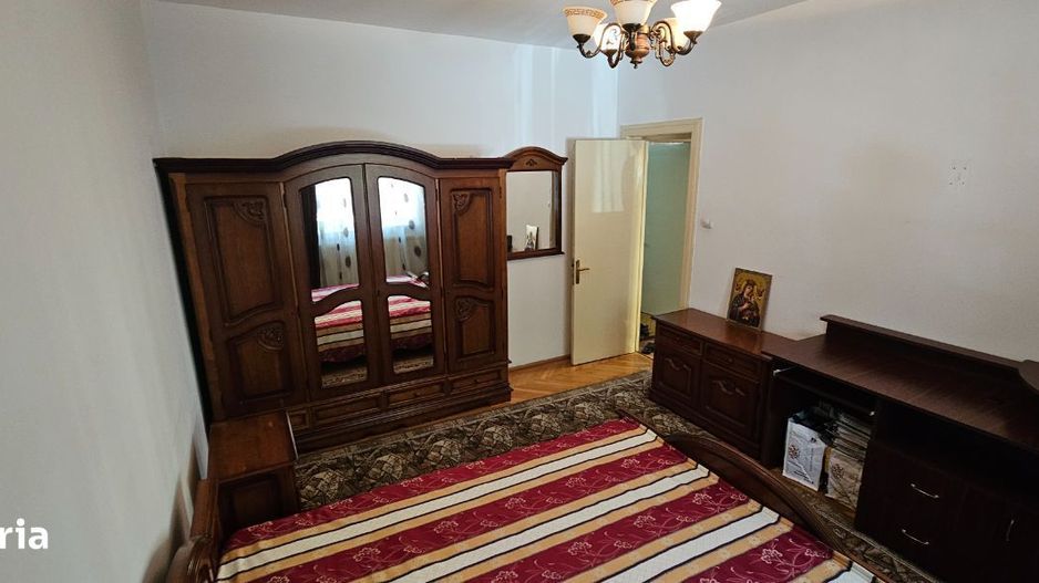 Vila P+1 Piața Muncii , strada Orzari, apartament cu 3 camere la Parer - Poză 12