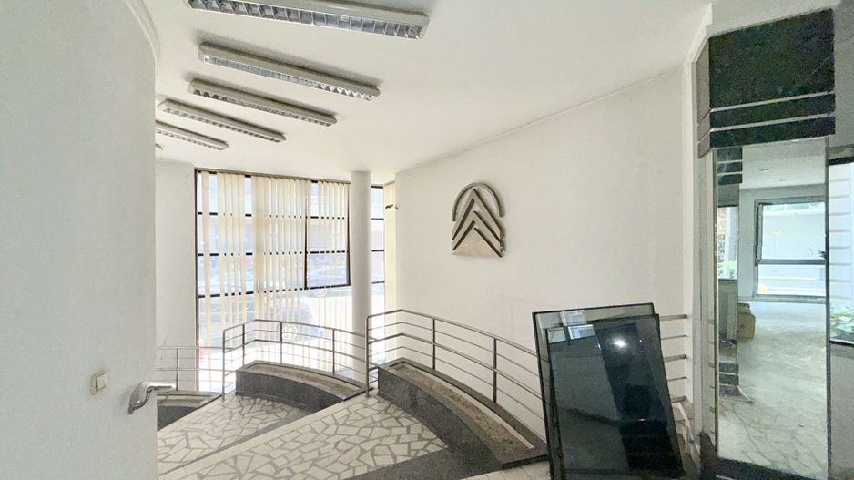 Spațiu București, zona Universitate, pretabil comercial/birouri - Poză 2