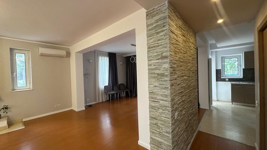 Vila 6 camere || Erou Iancu Nicolae || Garaj - Poză 4