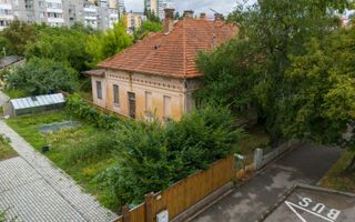 Casă spațioasă în centrul orașului Sfântu Gheorghe | Teren 1300 mp - Poză 1