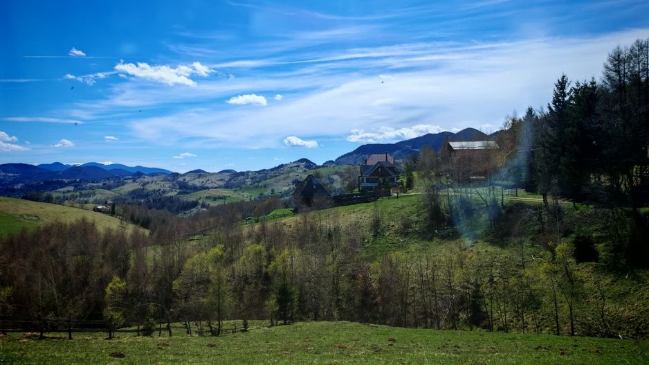 Casa / pensiune investitie sat Pestera, Moieciu, Bran - Poză 2