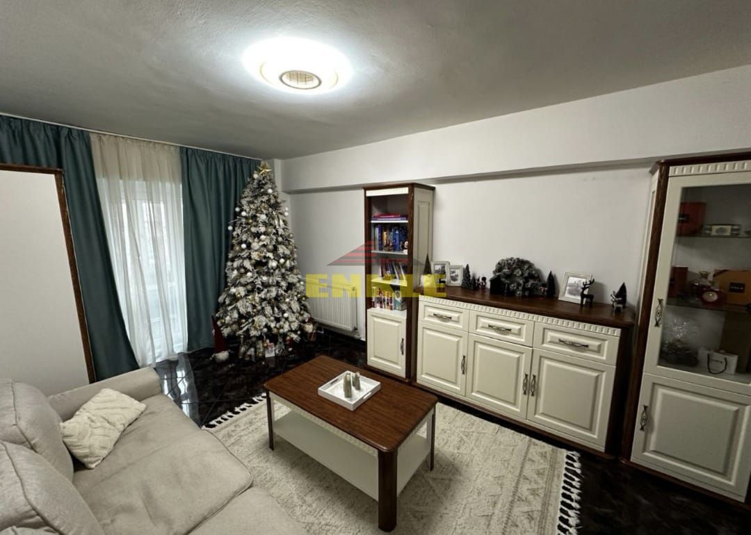 De vânzare apartament 3 camere decomandat, zona Ultracentrala. - Poză 1