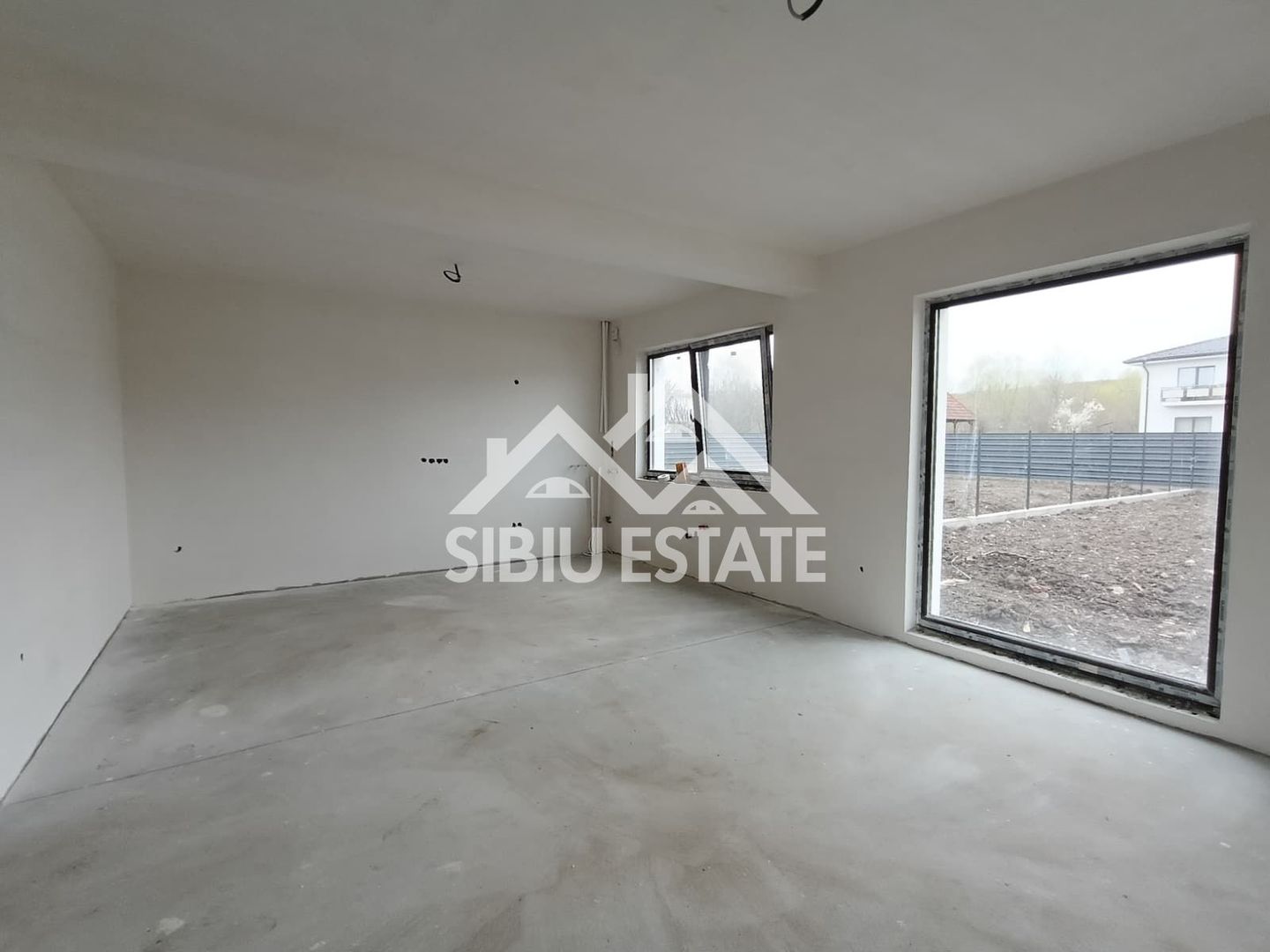 Casa tip duplex  5 camere, teren 400 mp, Selimbar acces usor - Poză 4