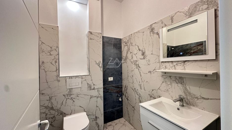 Etaj 1. Bucatarie inchisa. Drum asfaltat. Loc de parcare. - Poză 5