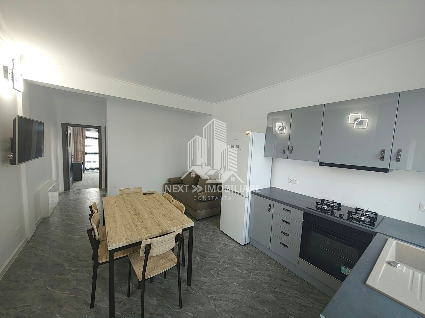 Apartament  2 camere/prima inchiriere/ centrala/parcare/Ovidiu - Poză 2