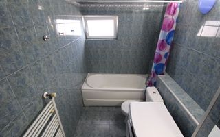 Aradului; decomandat, bucatarie inchisa. Parcare privata inclusa. - Poză 18
