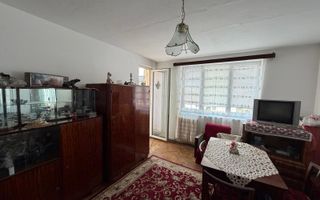 Apartament 3 camere, etaj 2 - zona Centru - Poză 2