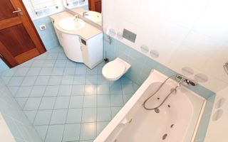 Casa spatioasa. Pretabil si pt. clinica, invatamant, camin varstnici. - Poză 34