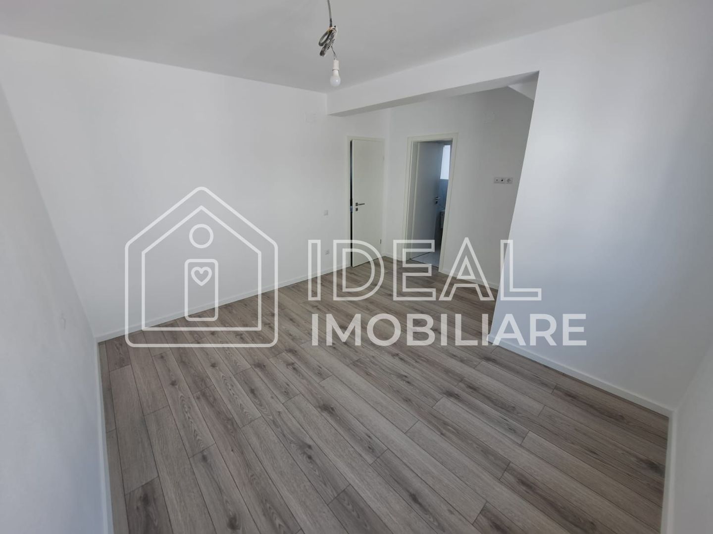 Casa Tip Duplex cu 4 camere, si gradina in Cartierul Arhitectilor - Poză 4