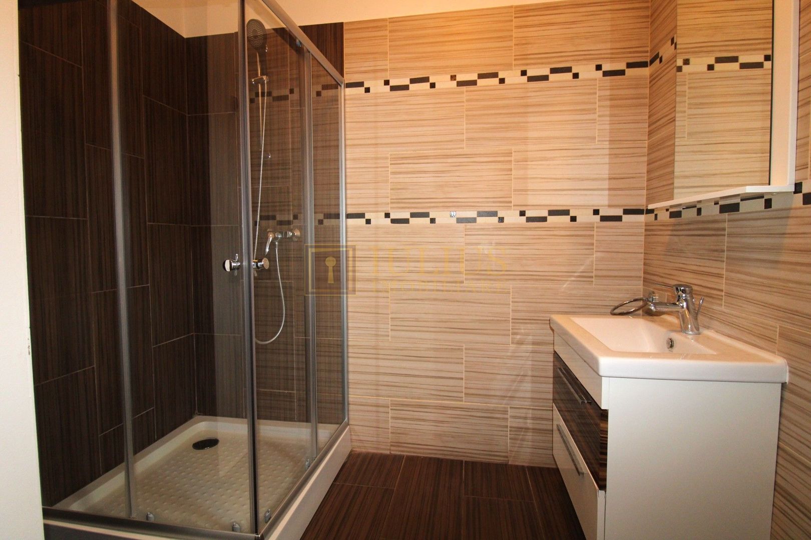 Duplex spațios – Dumbrăvița, cu garaj, bucatarie inchisa - Poză 11