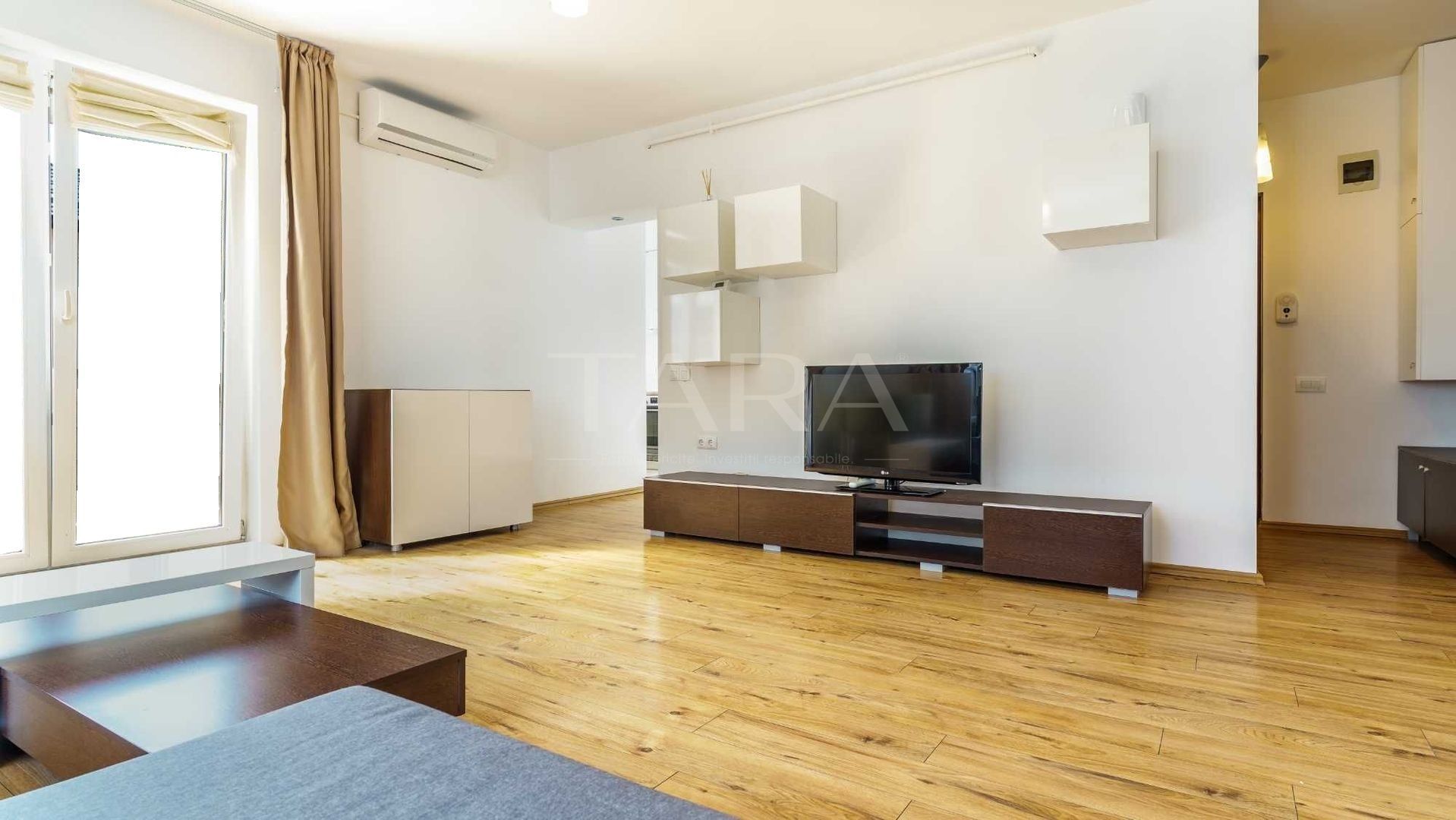 Apartament luminos cu terasă și parcare, zona Bună Ziua - Poză 1