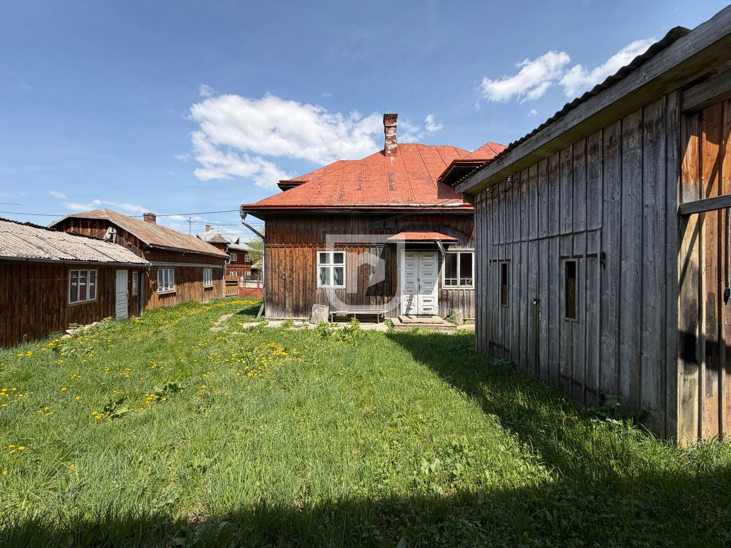 De vanzare casa cu anexe - 2507 mp Manastirea Humorului - Poză 5