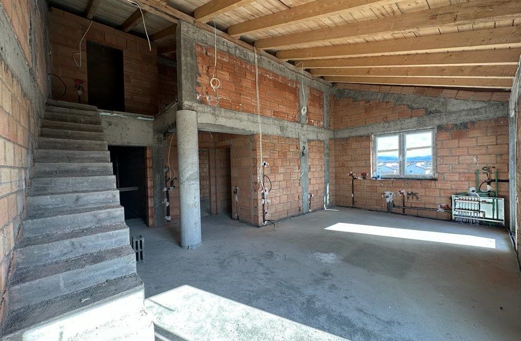 Apartament cu 3 camere cu terasa de 20 mp zona Sanpetru - Poză 11