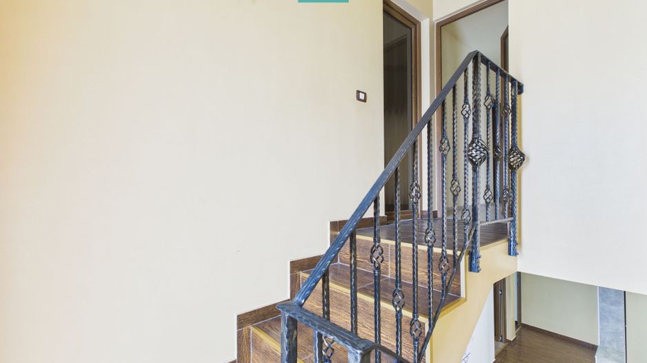 Casă spațioasă în Sântana - Poză 18