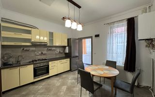 Casa cu 2 apartamente | Ultracentral | Zona Palatul Urania - Poză 4