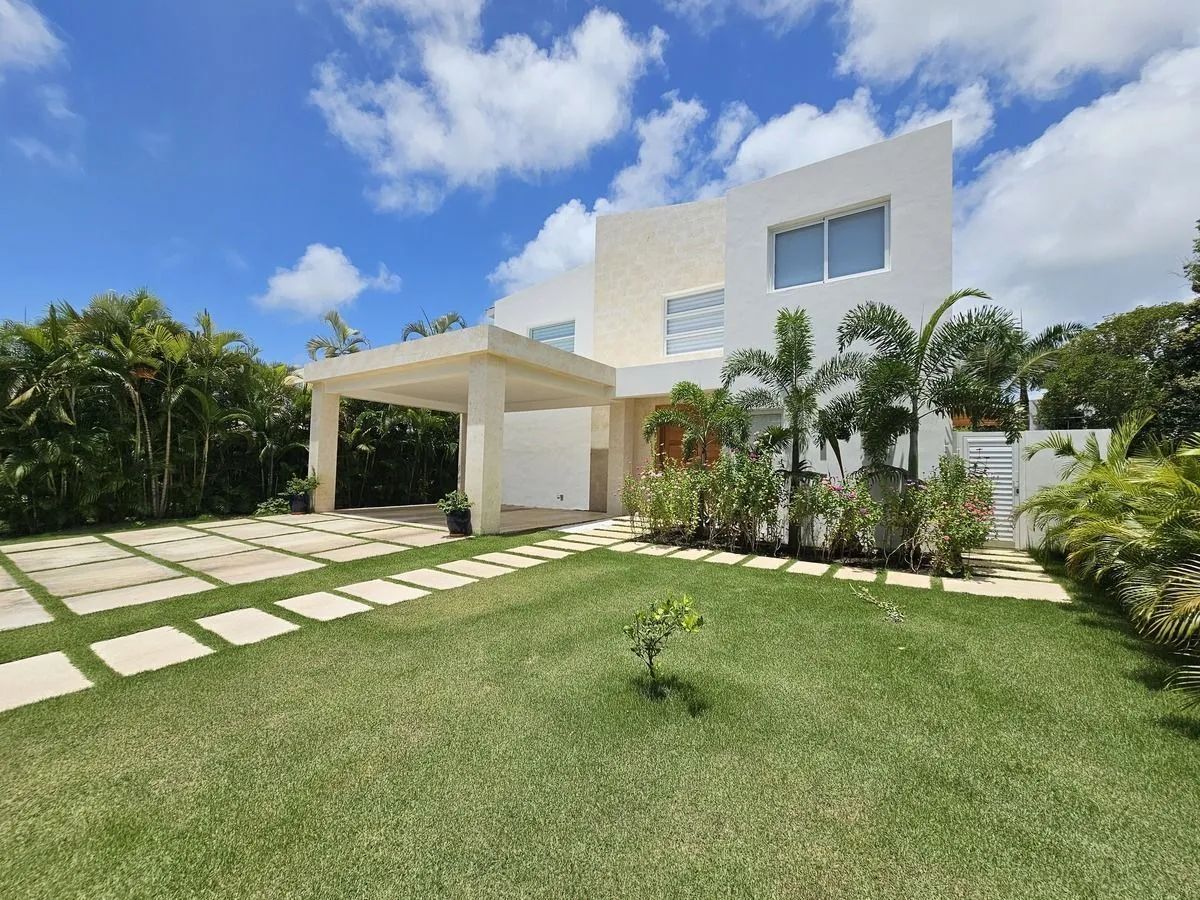 Vilă modernă de lux cu piscină privată - Poză 3