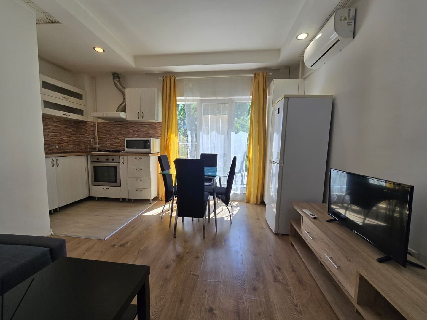 COSMOPOLIS - Apartament cu 2 camere tip studio, mobilat si utilat. - Poză 1