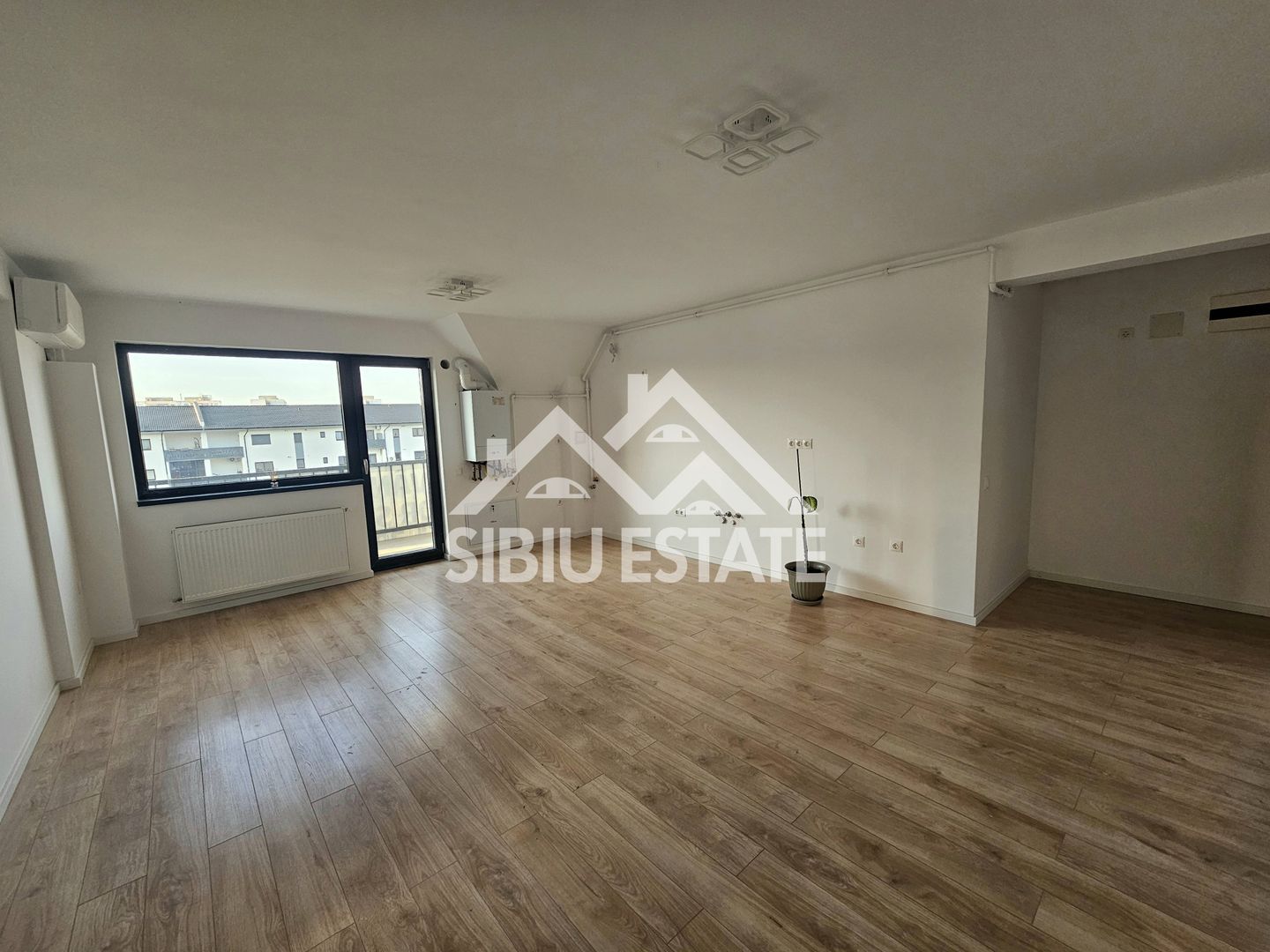 Apartament 3 camere, 2 bai LA CHEIE - Poză 2