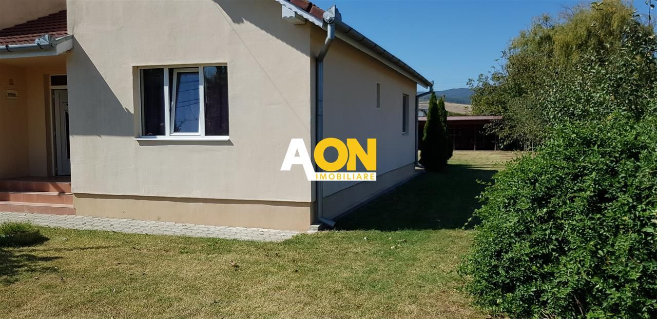 Casă de închiriat, 3 camere, cu terasă și garaj, Partoș - Poză 3