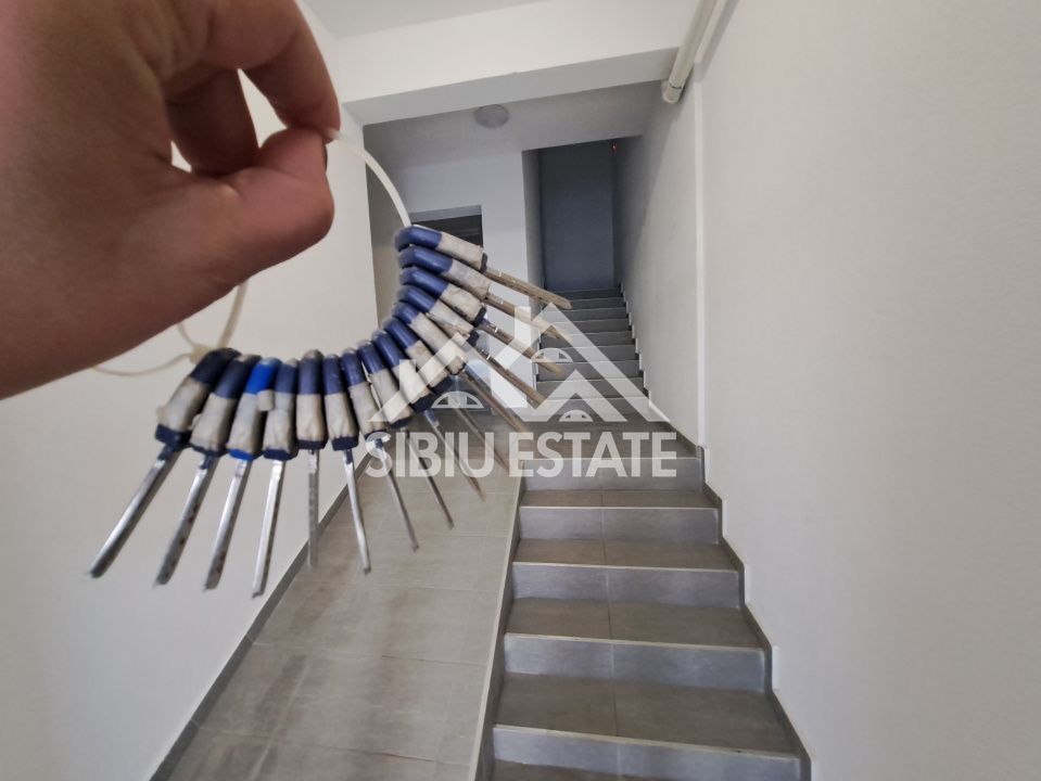 Apartament Sibiu 4 camere, 2 bai NOU lift si parcare - Poză 12