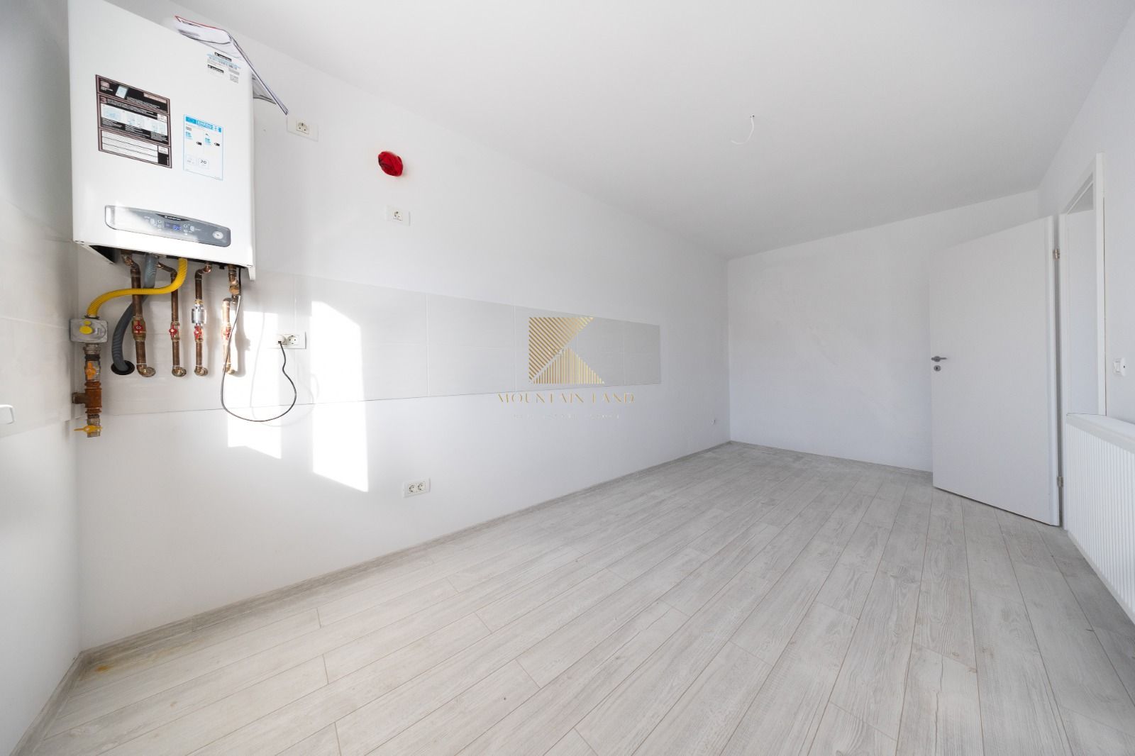 Casă modernă cu curte privată, aproape de Brașov – Cartierul Izvor - Poză 5