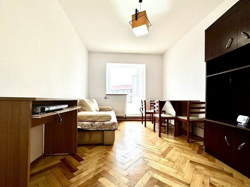 Apartament cu 3 camere de vânzare - Poză 4