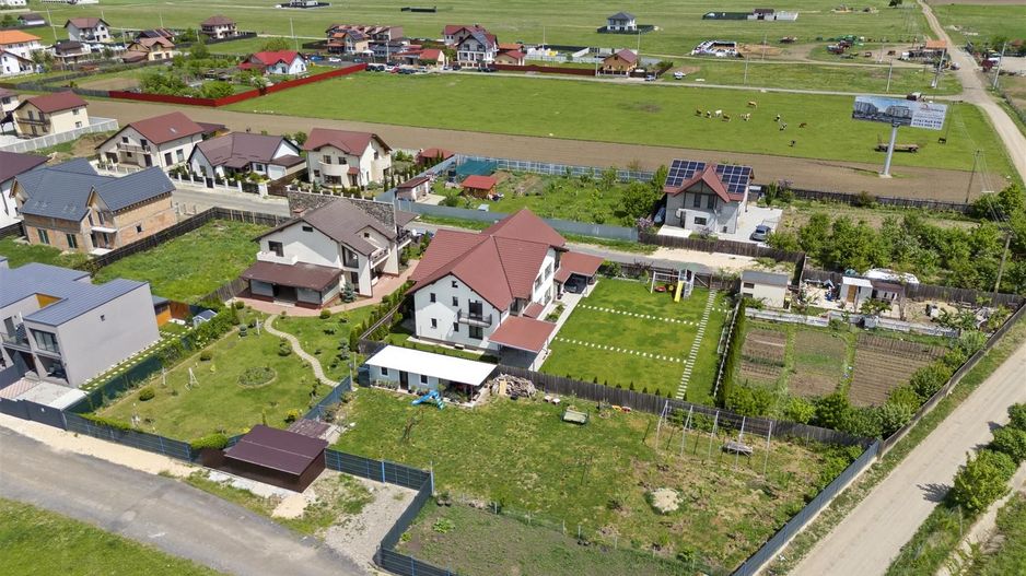 Comision 0% Vila superba in Sanpetru  5 camere si teren de 1644 mp - Poză 3
