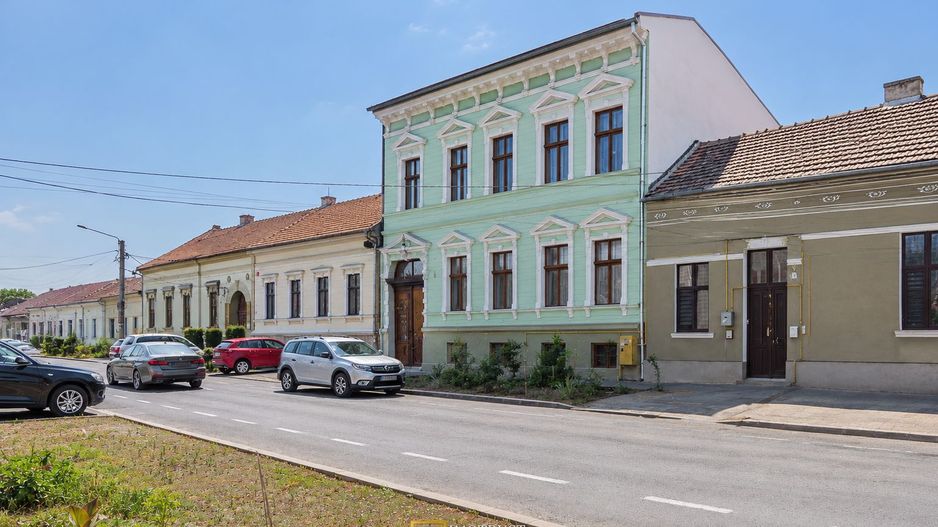 Etaj casă central Arad, 201 mp utili, intrare separată, pod propriu - Poză 1