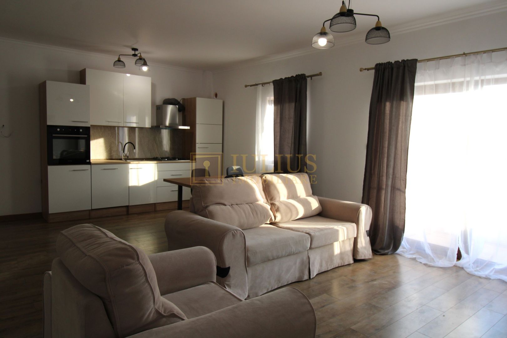 Zona Torontalului- 2 camere, loc de parcare si curte comuna| disponibil 01.10.27 - Poză 1