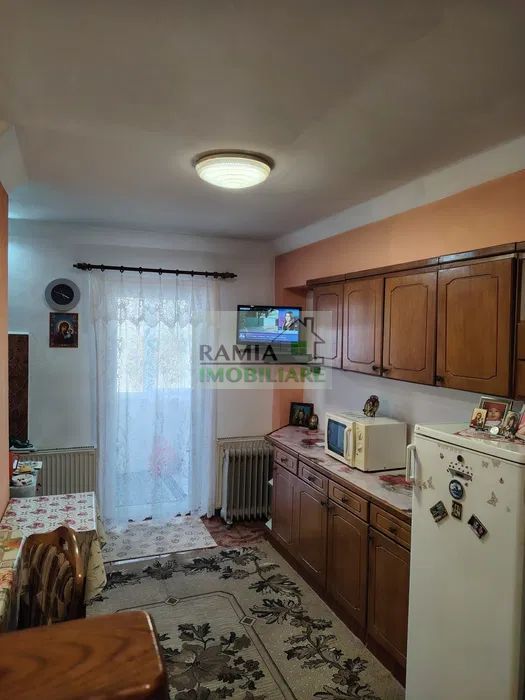 Apartament 3 camere decomandat, etaj 1, 2 balcoane și garaj – Râșnov - Poză 3