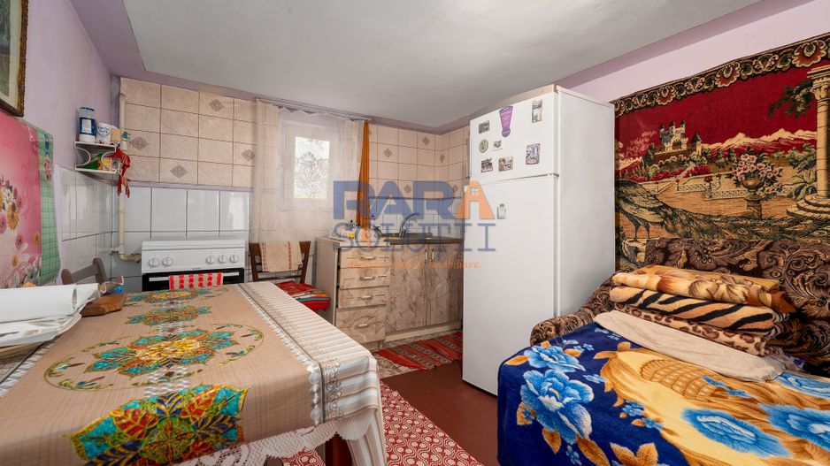 Casă în Roman, din cărămidă - Poză 14